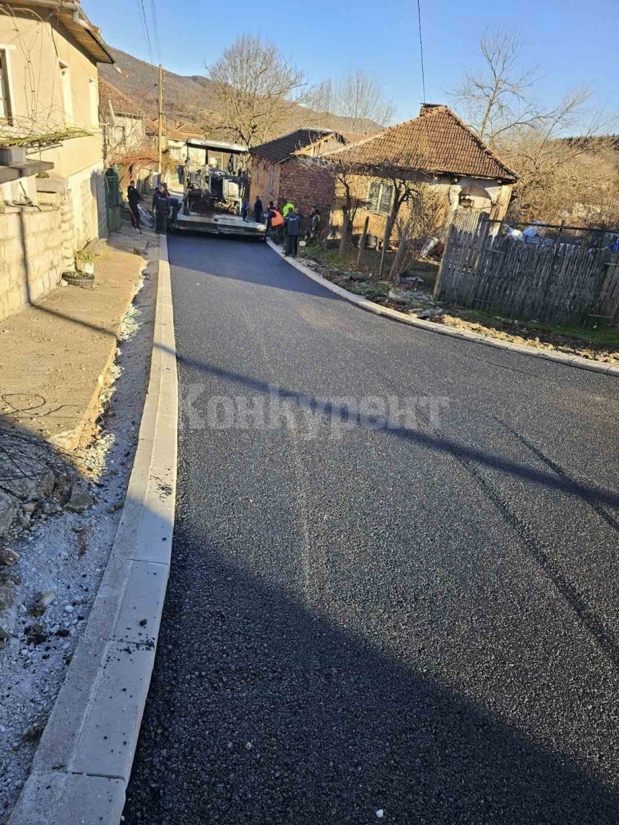 Чипровци ремонтира десетки улици и междуселски пътища за година
