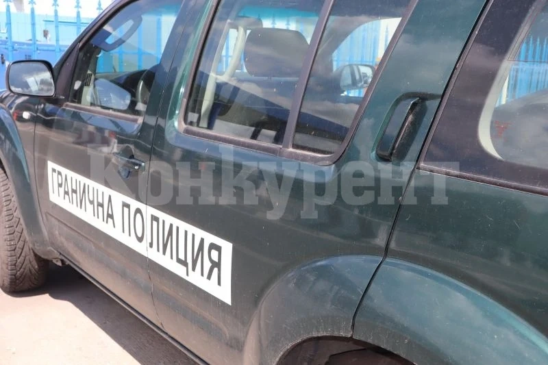 70-годишен с „Фолксваген“ се заби в бус на гранична полиция, пострадали няма