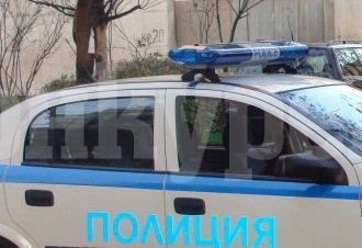 Патрулка се заби в пътен знак във Вършец