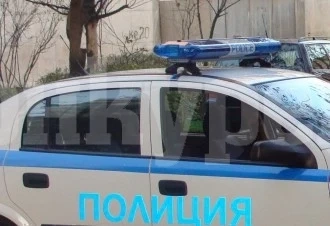 Патрулка се заби в пътен знак във Вършец