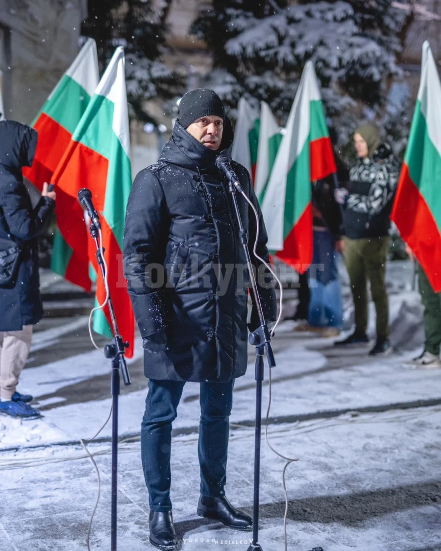 Стотици отдадоха почит пред паметта на Васил Левски