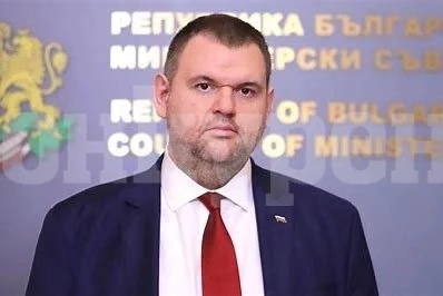 Делян Пеевски скочи срещу правителството: Няма да допуснем да орежете пенсиите!