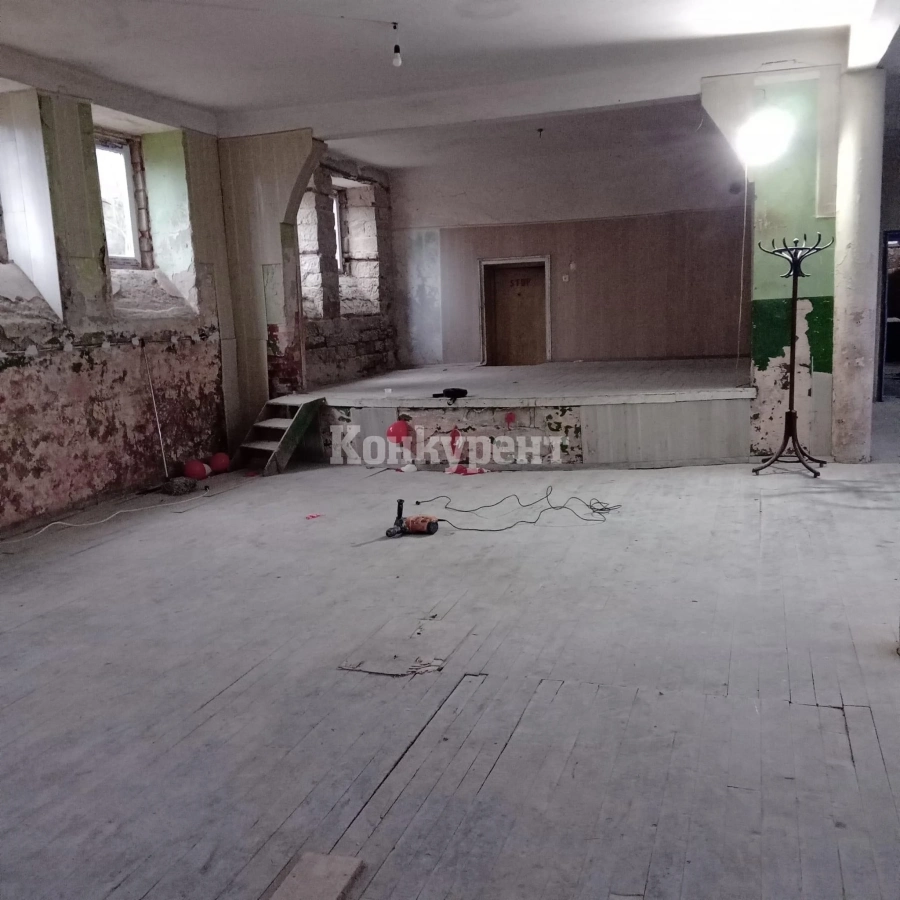 Напредва ремонтът на бившето училище в Ослен Криводол