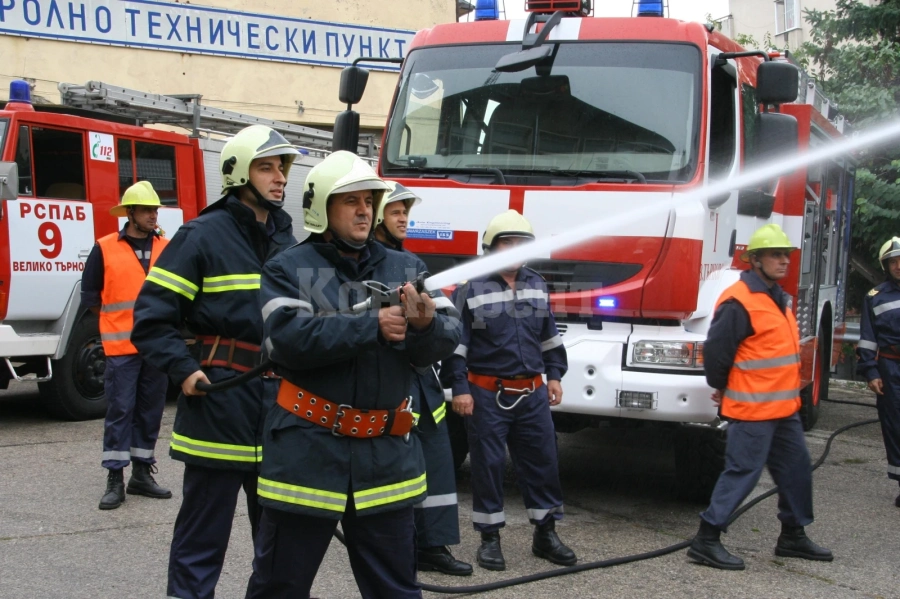 В Северозапада се търсят пожарникари