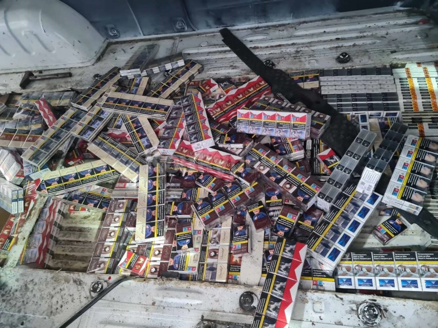 Проверка  установи 36 400 къса цигари в тайник на микробус в района на Дунав мост - Русе