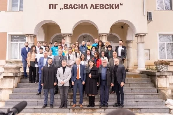 Иновативен център отвори врати в Професионална гимназия \