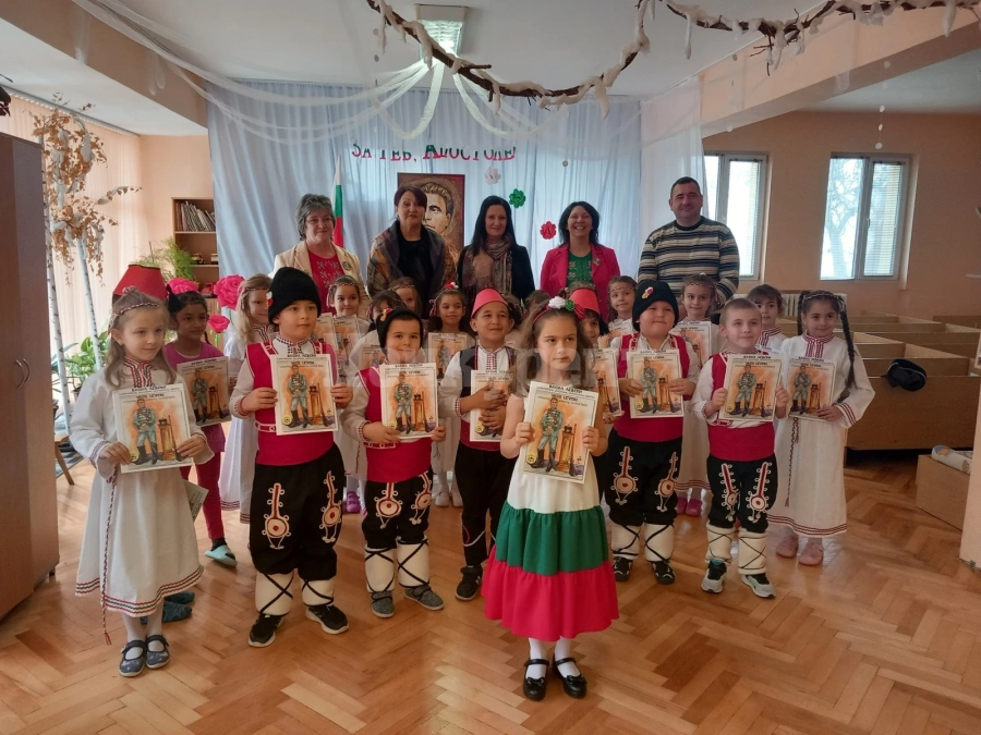 В Детска градина „Иглика” почетоха паметта на Левски
