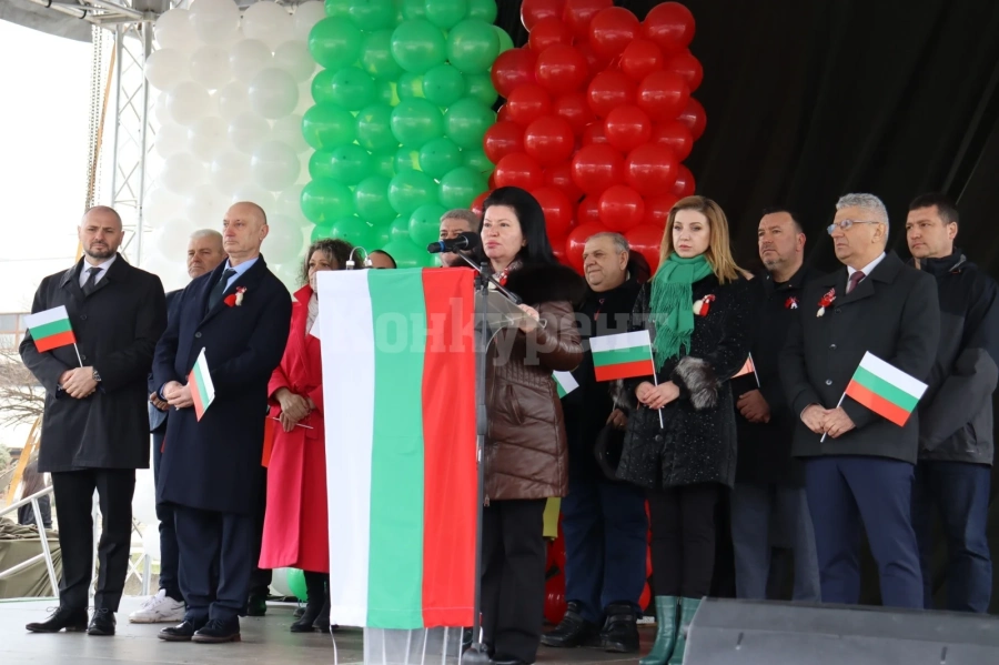 Десетки жители на Козлодуй честваха Националния празник на България