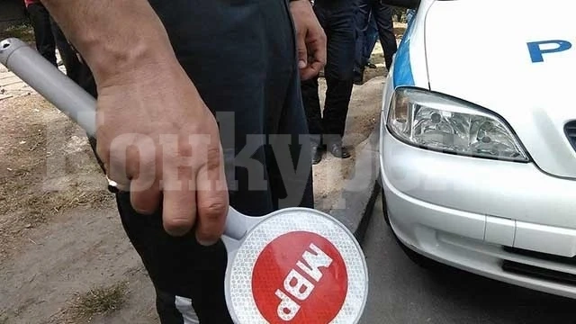 Спипаха 15-годишен зад волана
