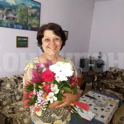 За Роси Савова поезията е като любовта – тлее някъде дълбоко в сърцето и чака подходящия момент да блесне