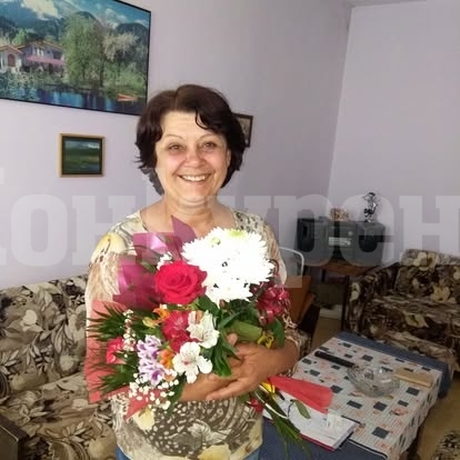 За Роси Савова поезията е като любовта – тлее някъде дълбоко в сърцето и чака подходящия момент да блесне