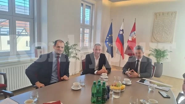 Делегация от Община Белоградчик на посещение в Постойна!