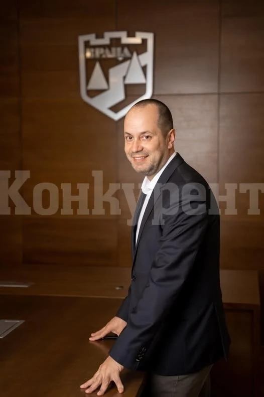 Кметът на Враца Калин Каменов поздрави жените по случай 8 март