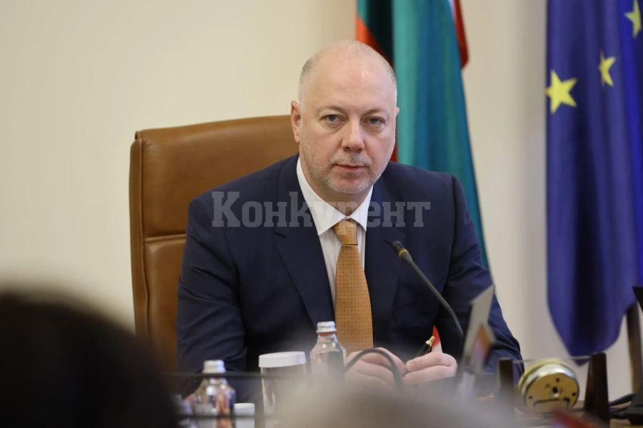 Премиерът Желязков: Провежда се акция срещу контрабандата и избягване на данъчното облагане на горивата