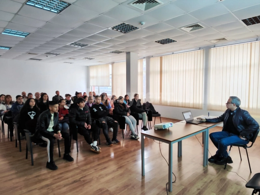 Кампания за пагубното въздействие от употребата на вейпове се проведе в Лом