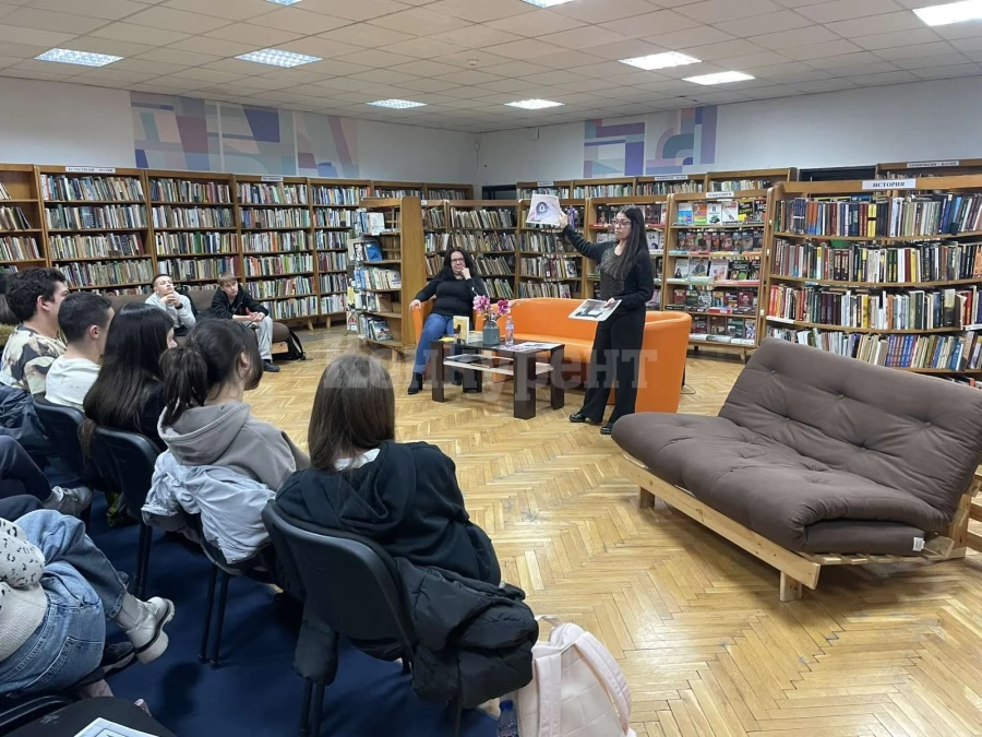 Нели Върбанова представи своята книга „Из дневниците на Стела Д.“