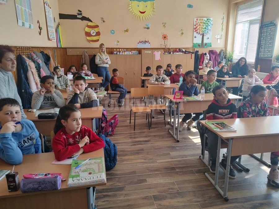 Пожарникари обучават ученици в област Монтана