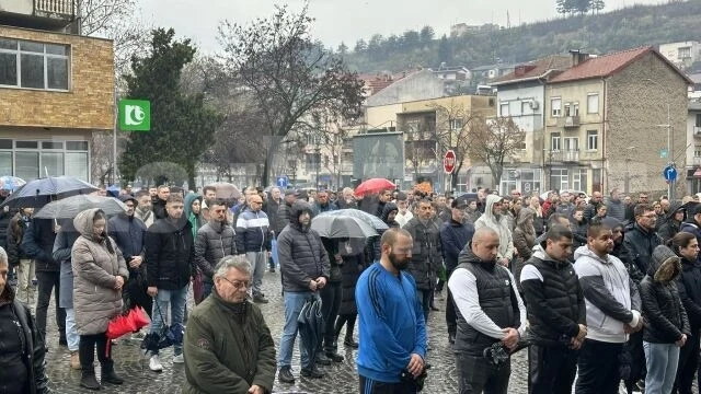 Мълчаливо шествие по улиците на Кочани
