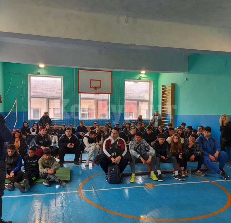 Инспектори запознаха младежи с вредата от наркотиците