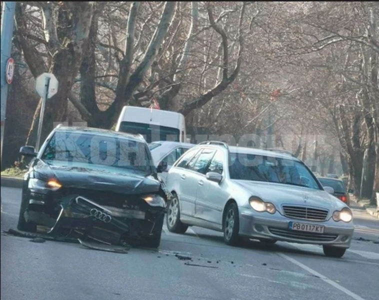Два автомобила се блъснаха във Врачанско