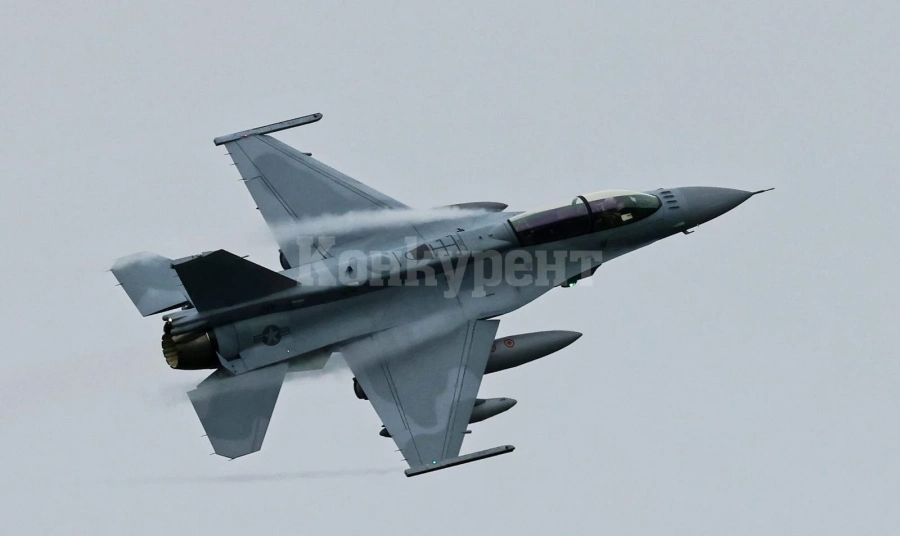 Първия изтребител F-16 вече е в България