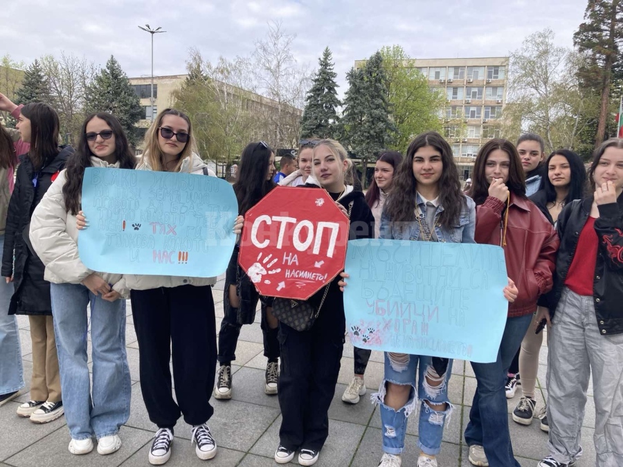 Гимназисти от Монтана протестираха срещу насилието 