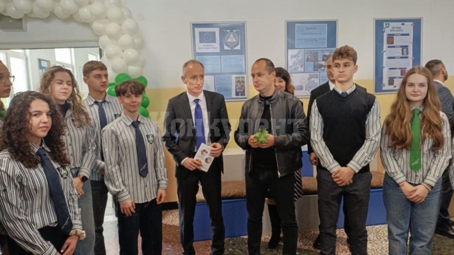 Министър Вълчев откри новия STEM център в ППМГ \
