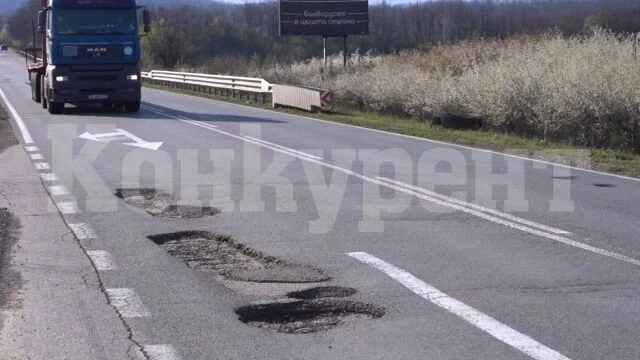 Спешно изкърпват част от дупките по пътя Монтана – Враца