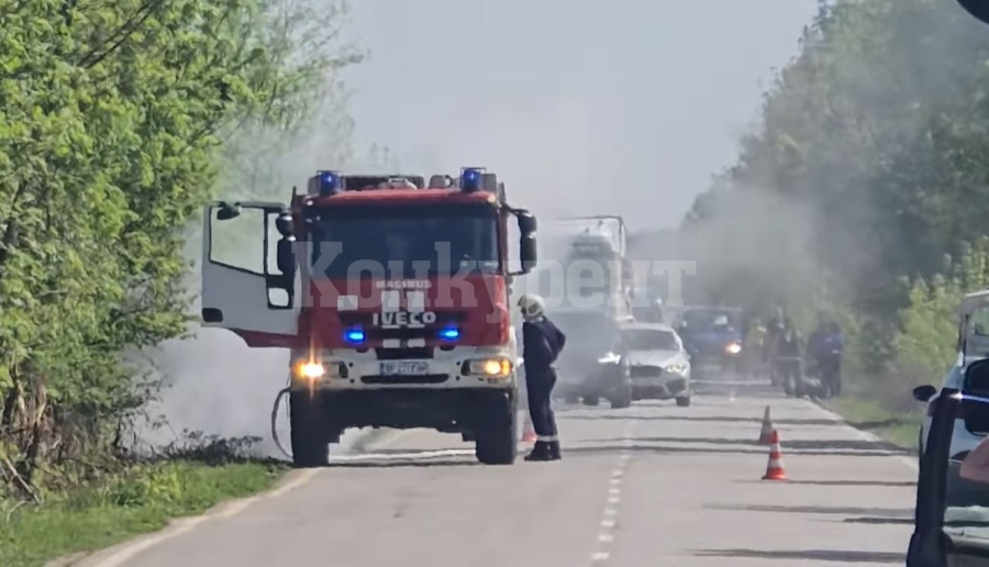 Горящ бус затрудни движението Девене-Борован
