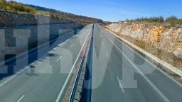 Временно се ограничава движението в активната лента преди тунел \