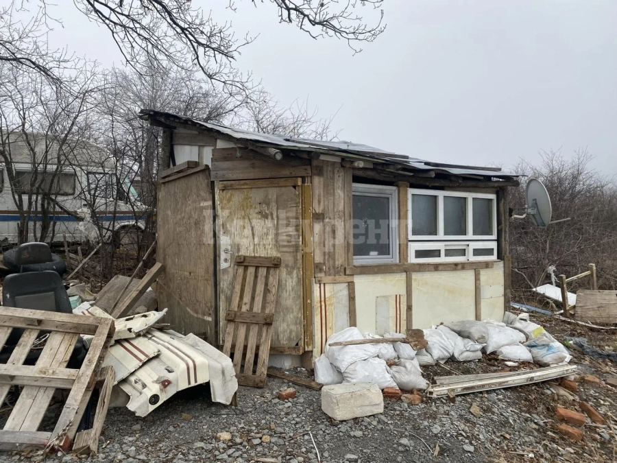 Бреговете на язовир „Огоста“ са станали катун, местната власт и държавата са се заели да разчистват
