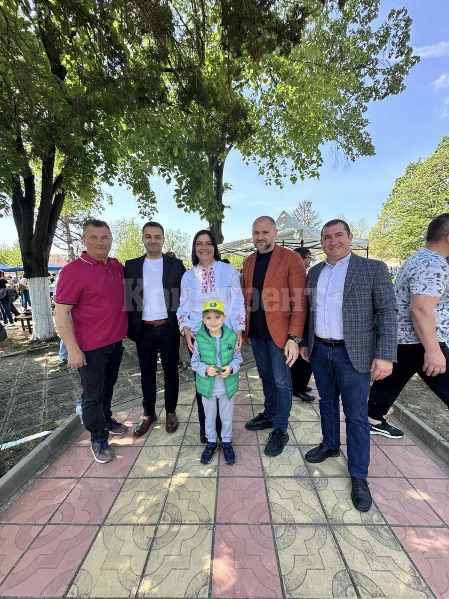 “Да завием баница в село Крушовица“ събра хиляди почитатели на традицията