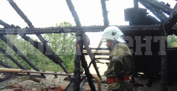 В Берковица горя общински имот