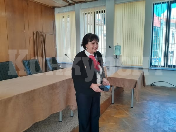 Зам.-кметът Борисова връчи удостоверения за повишаване на професионалната компетенция на помощник-възпитатели във Видин