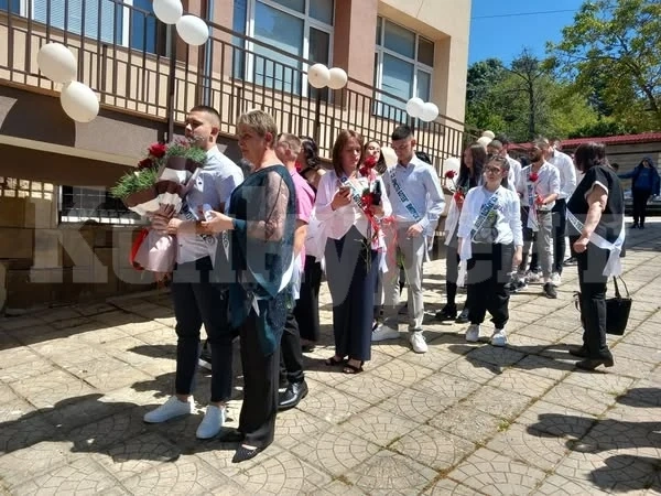 Удари последният звънец за дванадесетокласниците в град Белоградчик