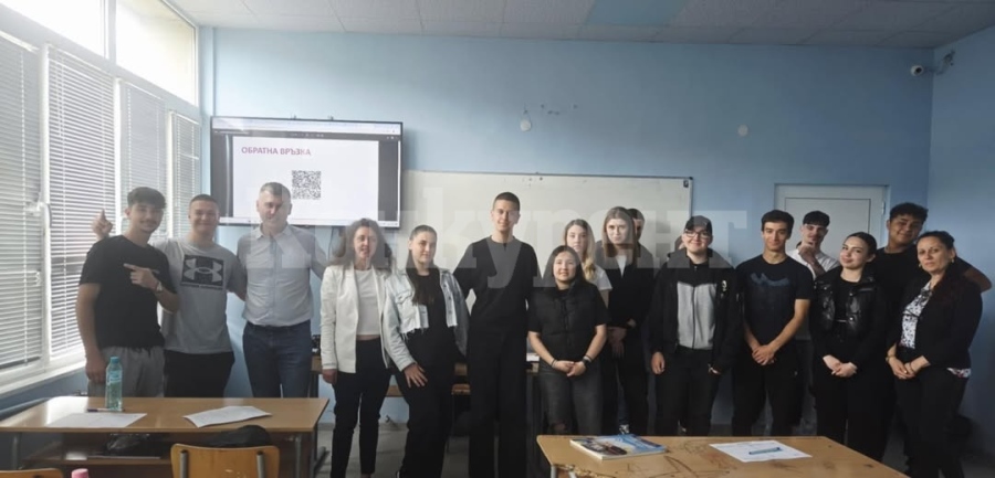 Ученици от ПГТР - Враца се срещнаха с финансови консултанти