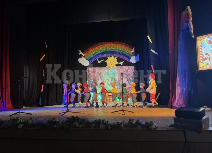 Годишният спектакъл “Дъга многоцветна” озари сцената на ДТ “Владимир Трандафилов”