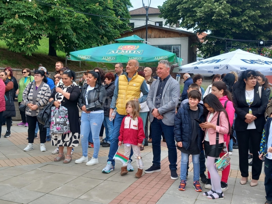 Белоградчик отбеляза 24 май с празнично шествие