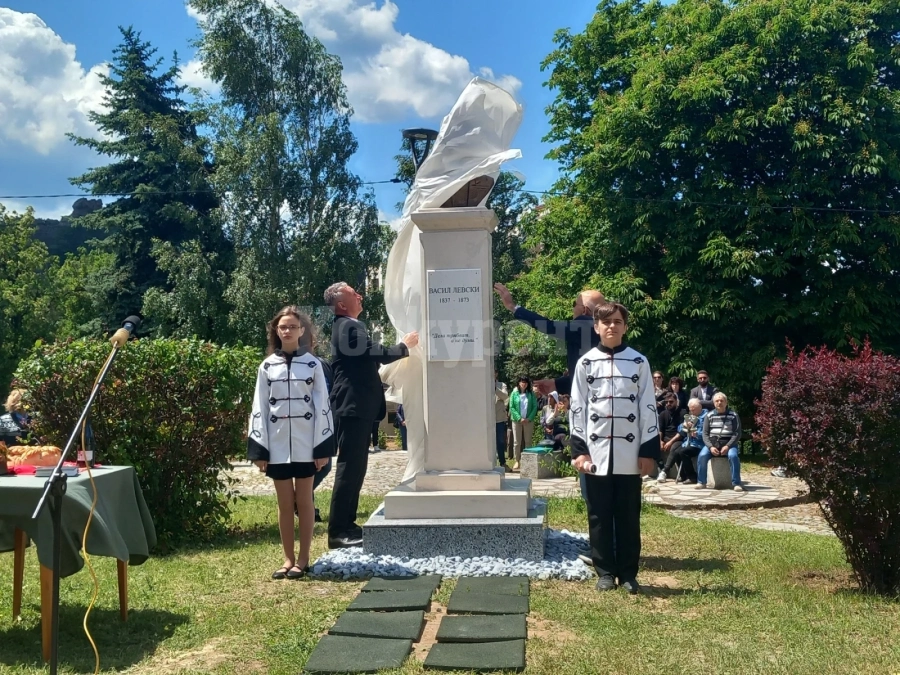 Професор д-р Иван Гаврилов дари на Белоградчик паметник на Левски, предлагат го за почетен гражданин
