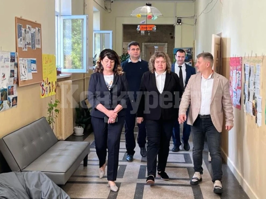 Киселова наблюдава иновативен час по БЕЛ в гимназия в Мездра