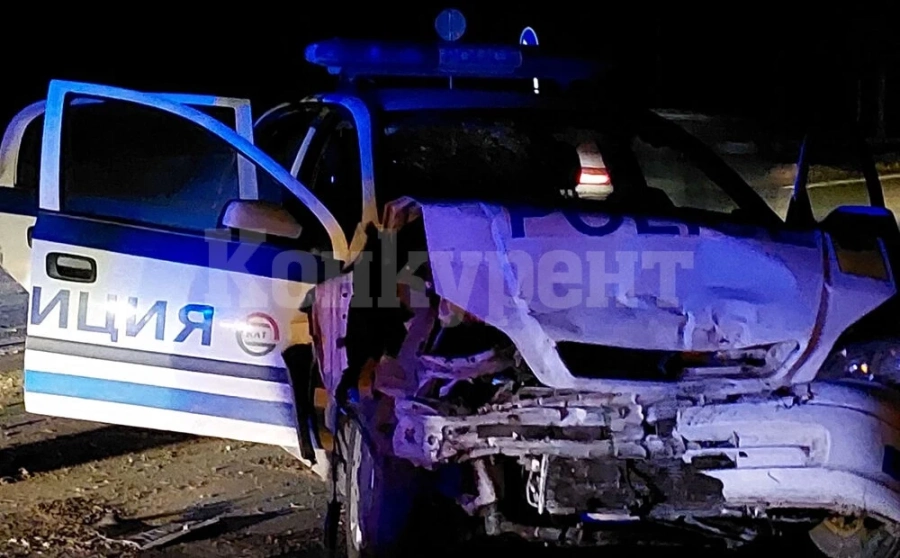 Патрулка помете БМВ на кръстовище в Монтана