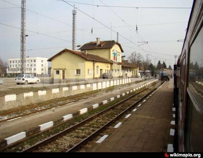 Мъж е открит в безпомощно състояние на ж.п. гарата в Бойчиновци