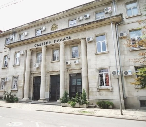 Ефективно наказание за подсъдим за разпространение на наркотици в затвор