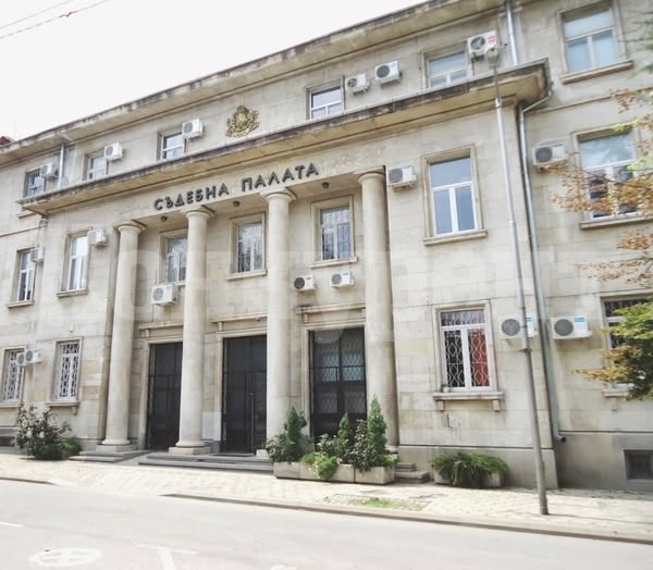 Ефективно наказание за подсъдим за разпространение на наркотици в затвор 