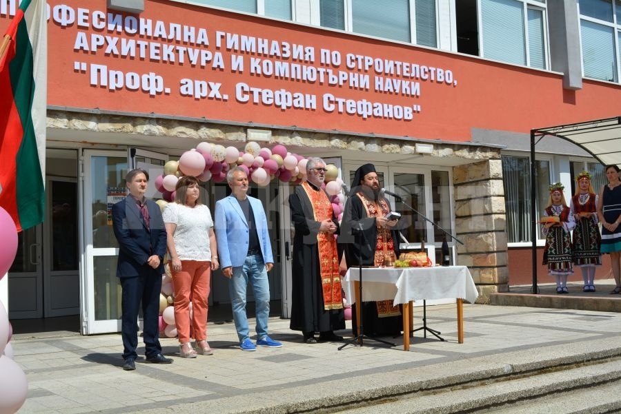 Отвориха тържествено вратите на обновената гимназия по строителство в Монтана