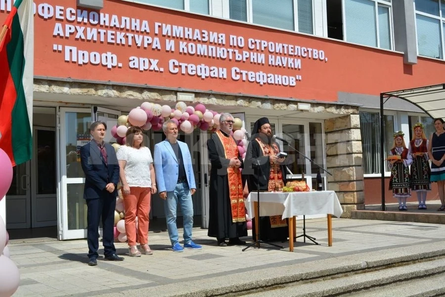 Отвориха тържествено вратите на обновената гимназия по строителство в Монтана