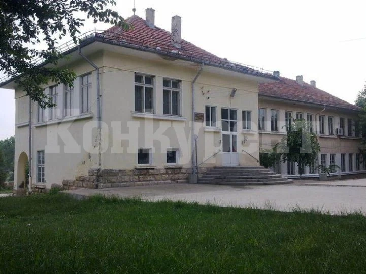 Превръщат затворени училища в  старчески домове