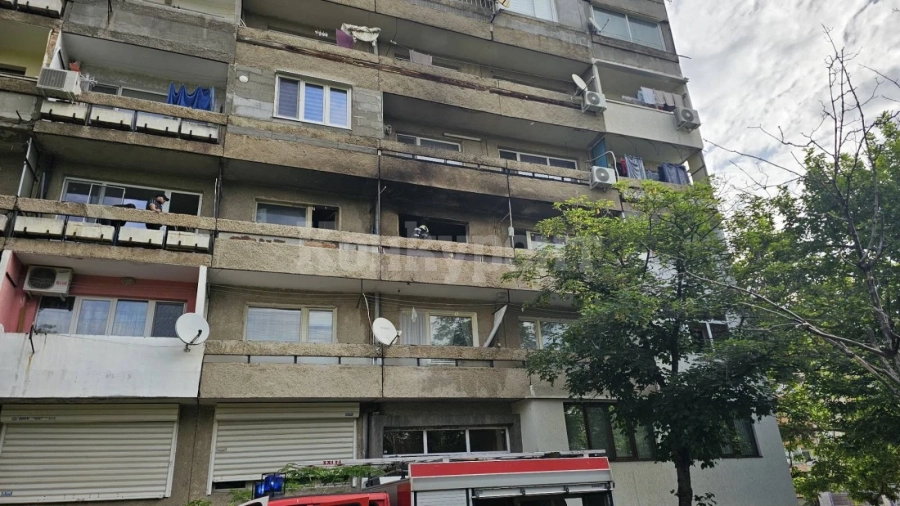 Едногодишно дете затвори майка си на тераса, спасили я пожарникари
