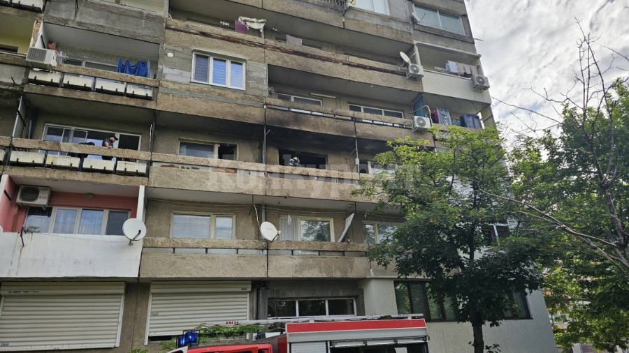 Едногодишно дете затвори майка си на тераса, спасили я пожарникари