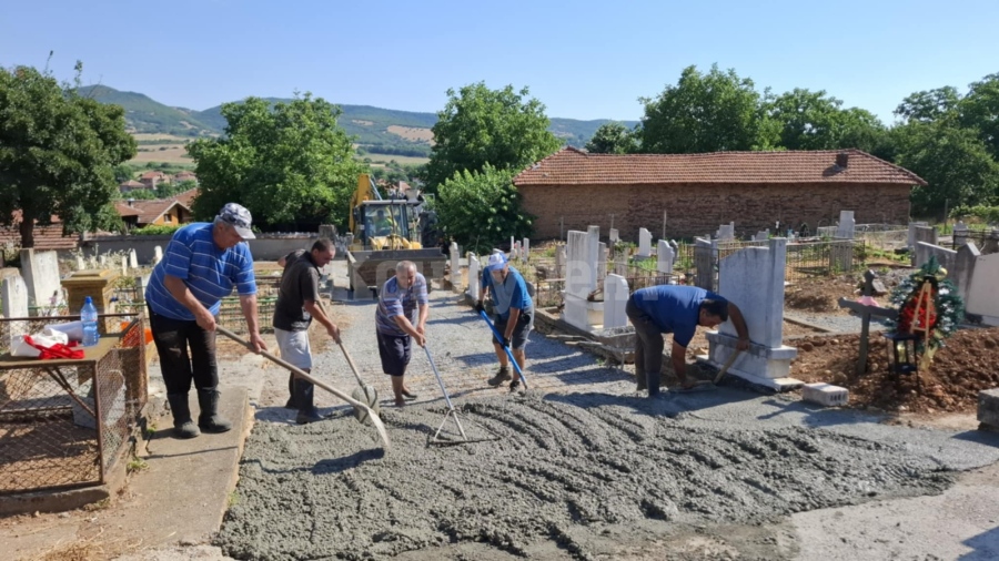 С дарения и труд хората в Косталево ремонтираха гробищния парк
